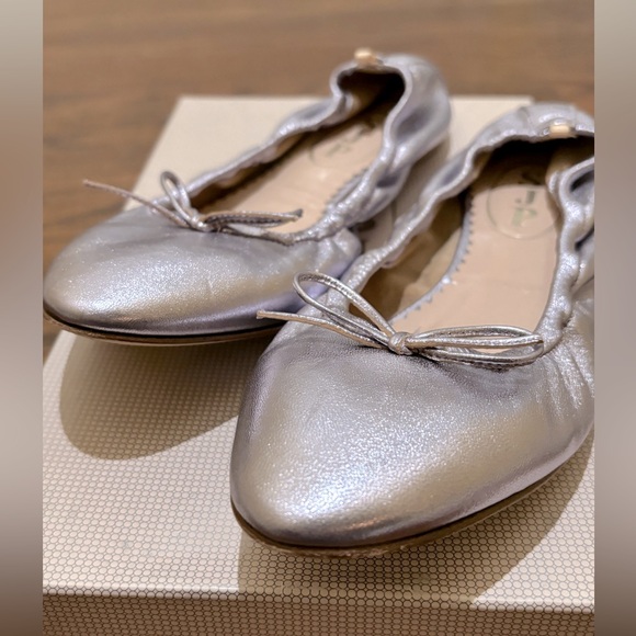 SJP flats, size 38 1/2 - Picture 1 of 3